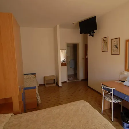 Nave Hotel 2*