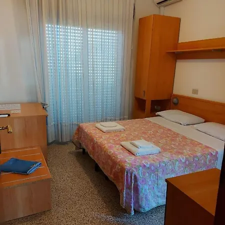 Nave Hotel 2*